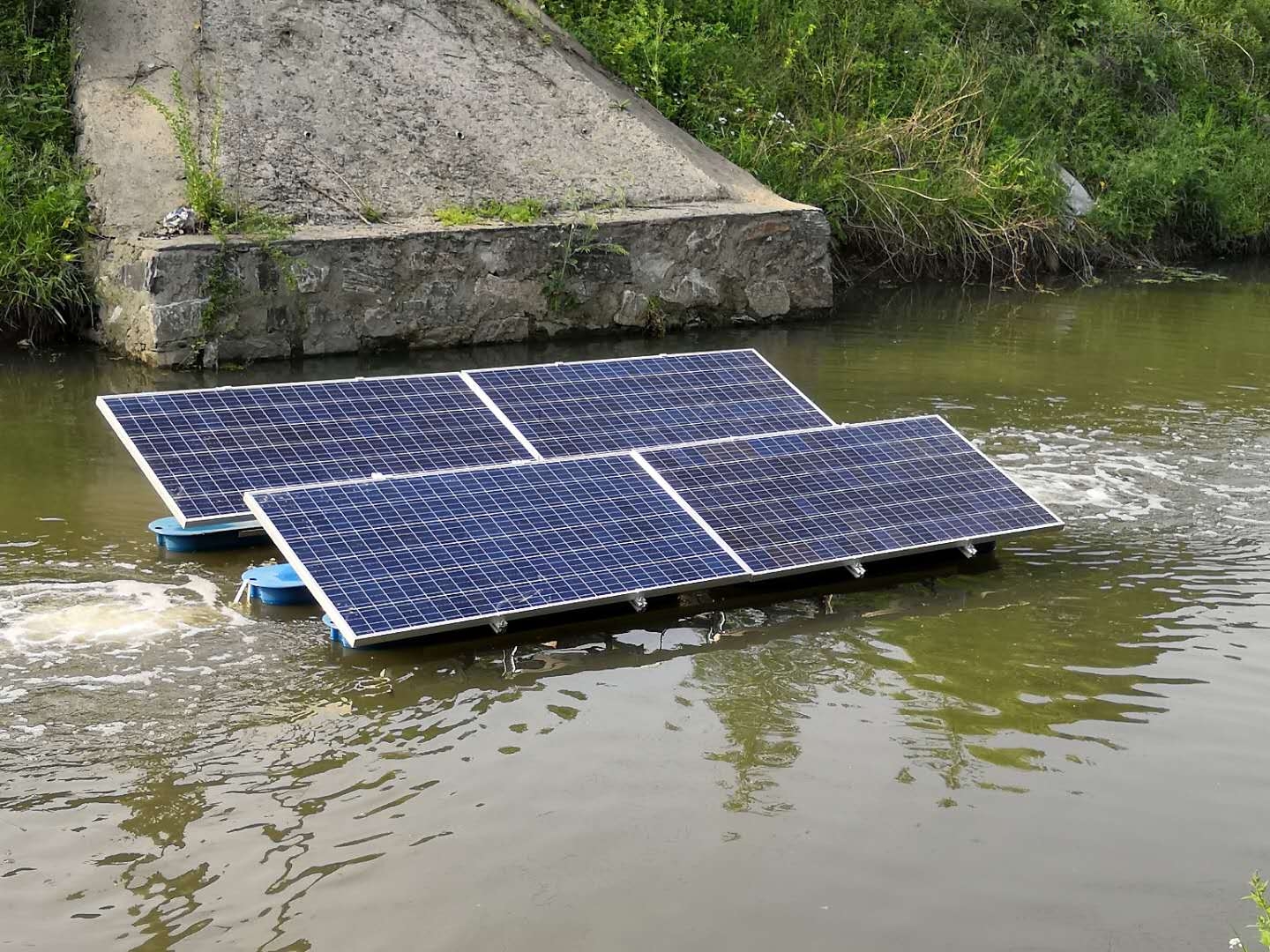 太陽(yáng)能兩用潛水推流攪拌曝氣機(jī)